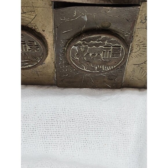 CHINESE Etched Brass / Medallions Trinket or Jewelry Box Wood insert 7x4x2.5 - Picture 6 of 12